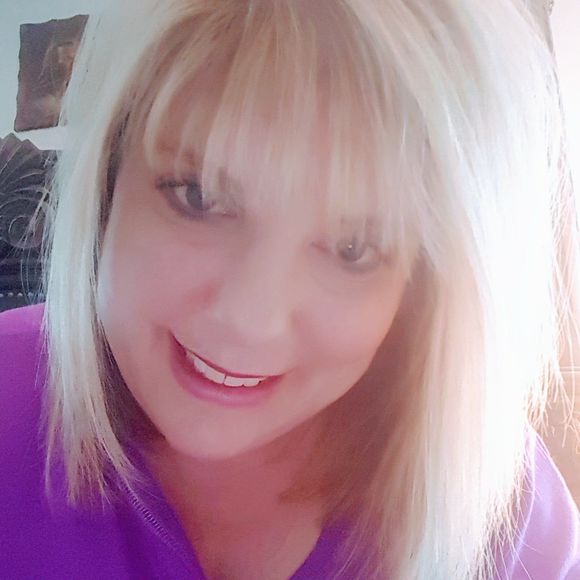 Meet your Posher, Lisa - Picture 1 of 1